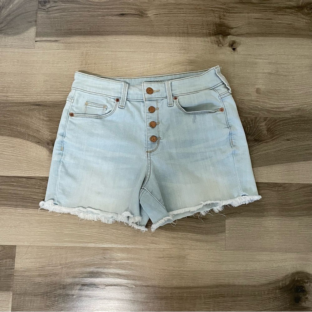 Universal Threads Light Wash Jean Shorts Size 27